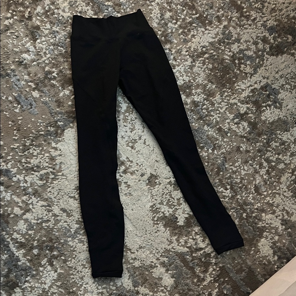 Gently used 2nd Skin dance leggings.  Size large black